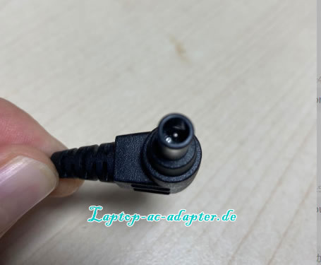 AC Adapter Schnittstelle anzeigen AC Adapter Schnittstelle anzeigen
